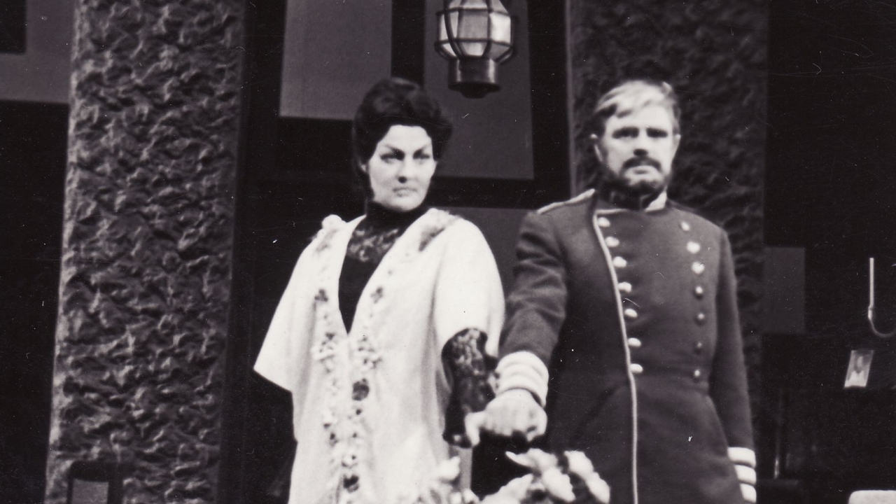 Dalia Melėnaitė (Alisa) ir Donatas Banionis (Edgaras) spektaklyje A. Strindbergo „Mirties šokis“ 1973 m. (rež. Juozas Miltinis)